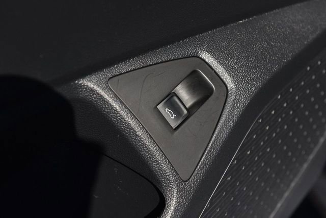 Certified 2025 Volkswagen Jetta SE image 9