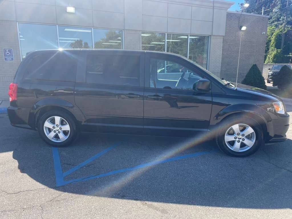 Used 2016 Dodge Grand Caravan SE w/ Quick Order Package 29E SE FWD image 5