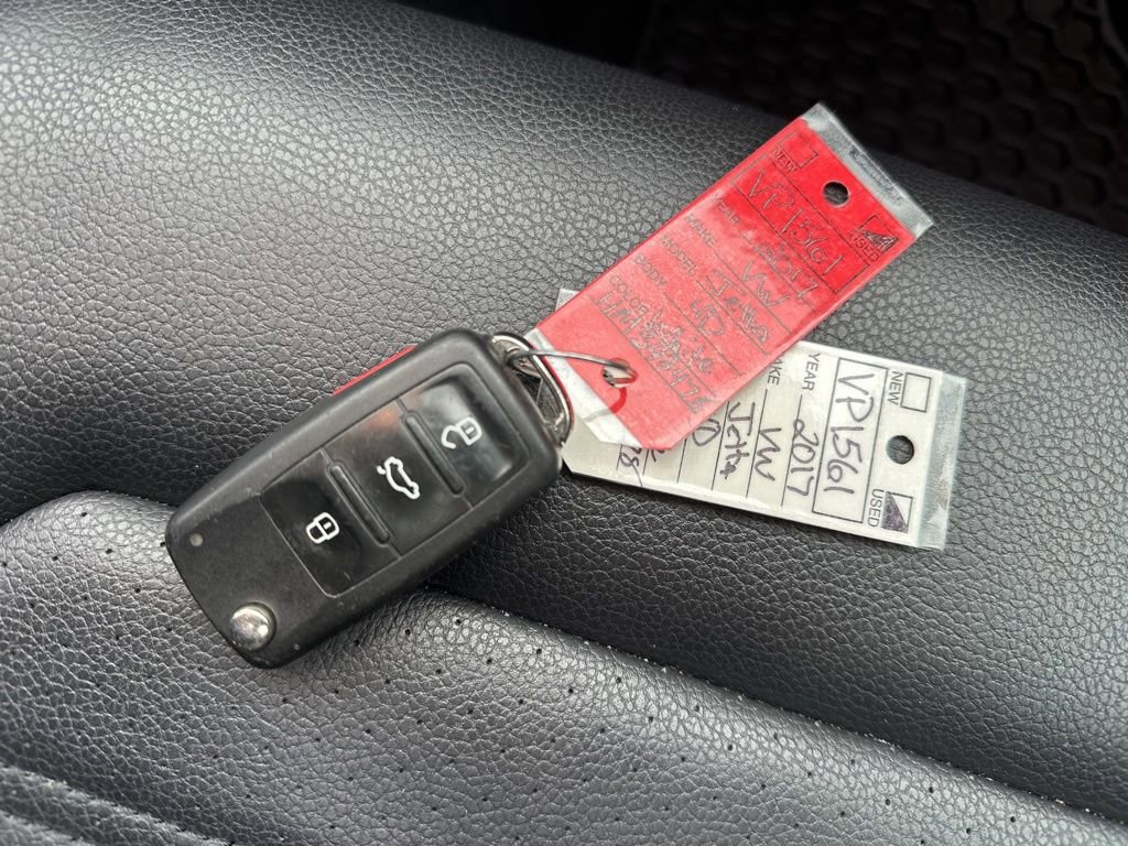 Used 2017 Volkswagen Jetta GLI FWD image 36