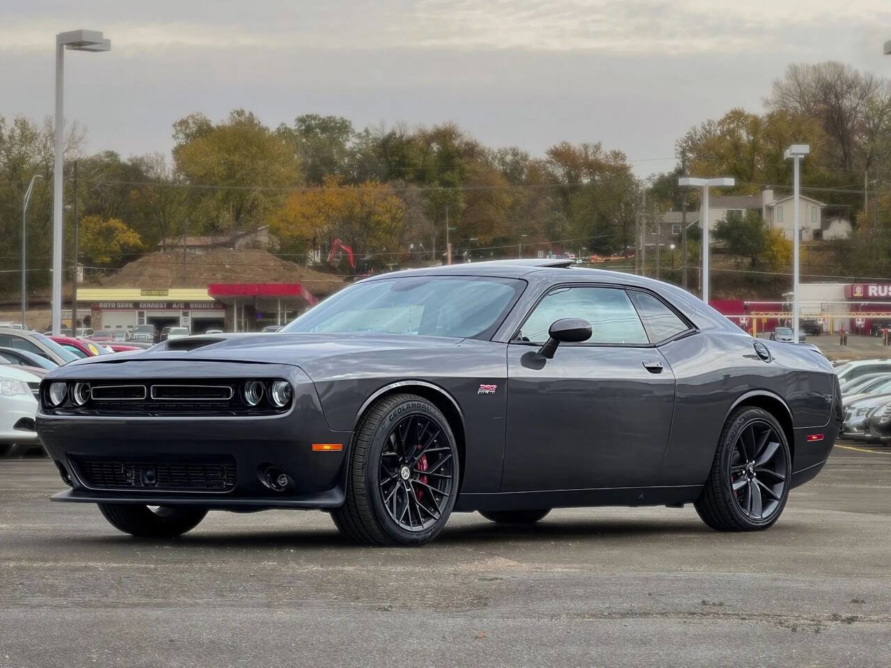 Used 2015 Dodge Challenger SRT w/ Technology Group image 3