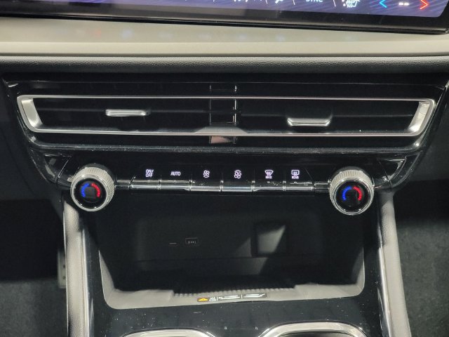 New 2026 Chevrolet Traverse LT w/ Sun and Wheel Package AWD/4WD image 21