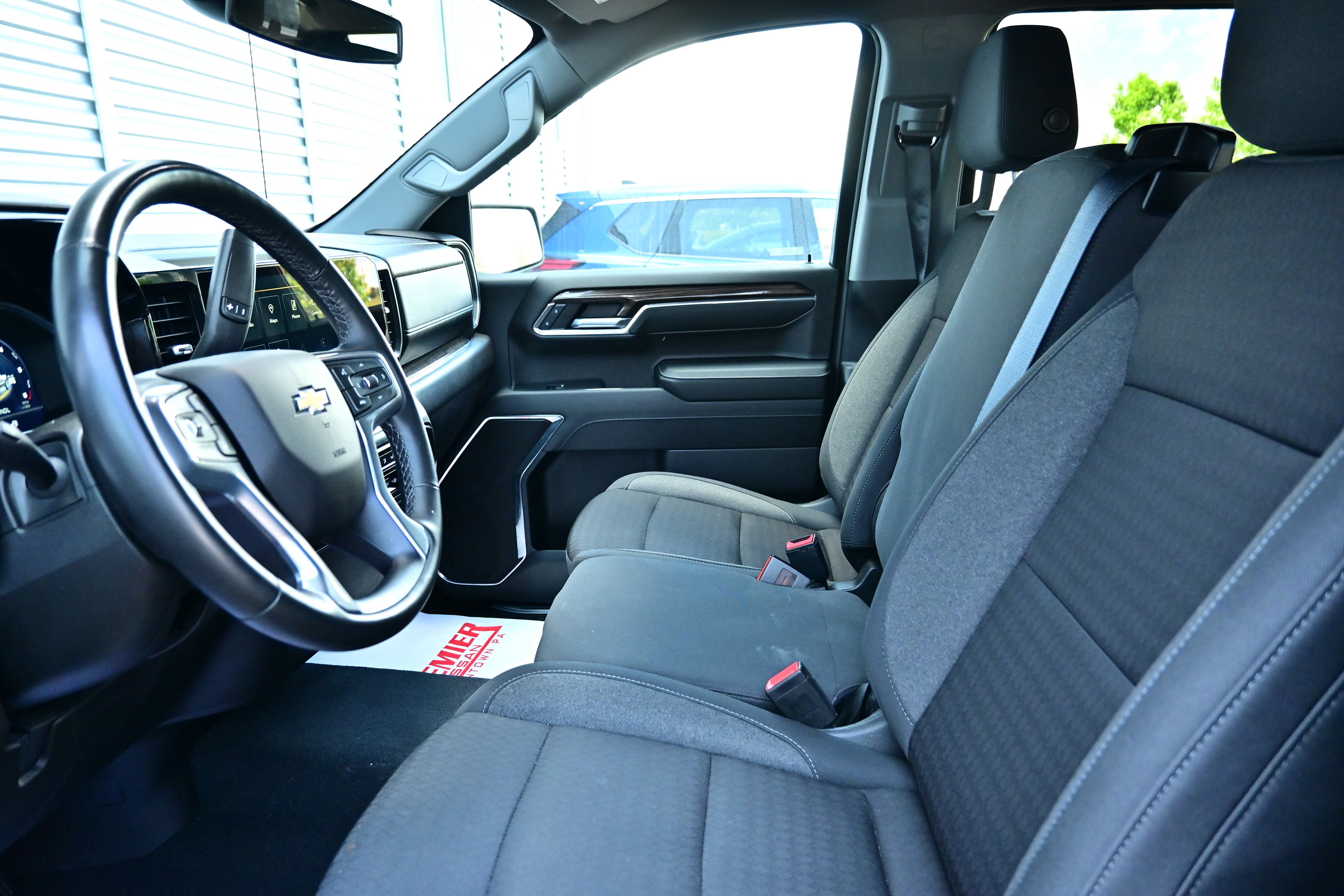 Used 2024 Chevrolet Silverado 1500 LT AWD/4WD image 21