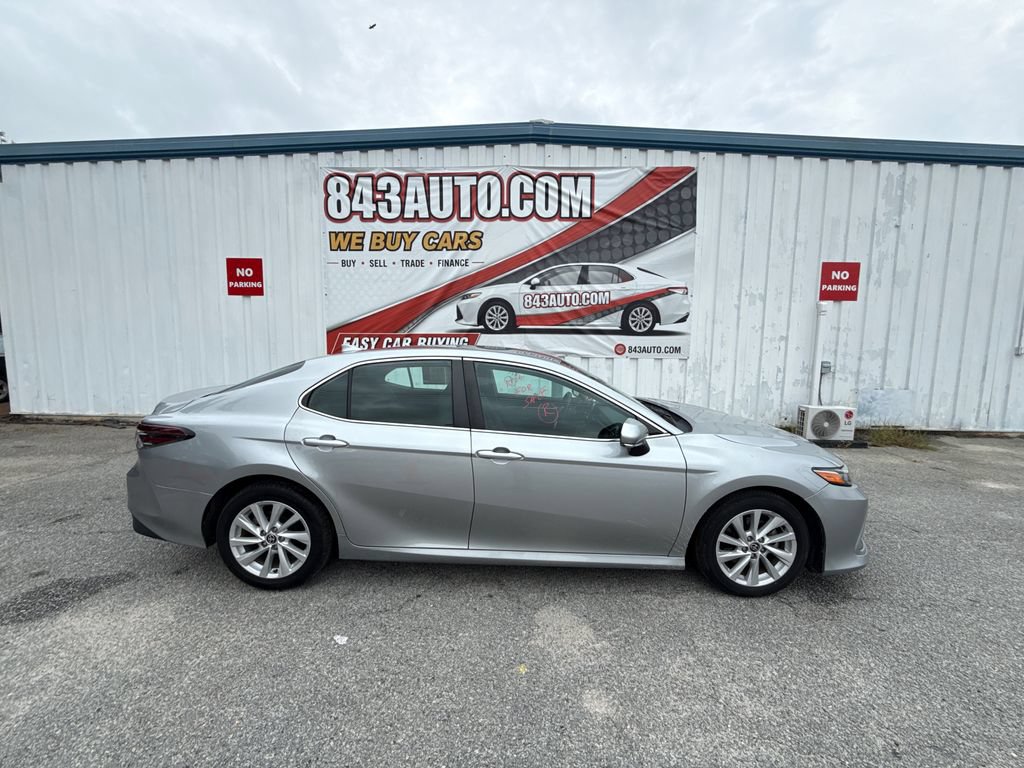 Used 2022 Toyota Camry LE w/ Convenience Package FWD image 9