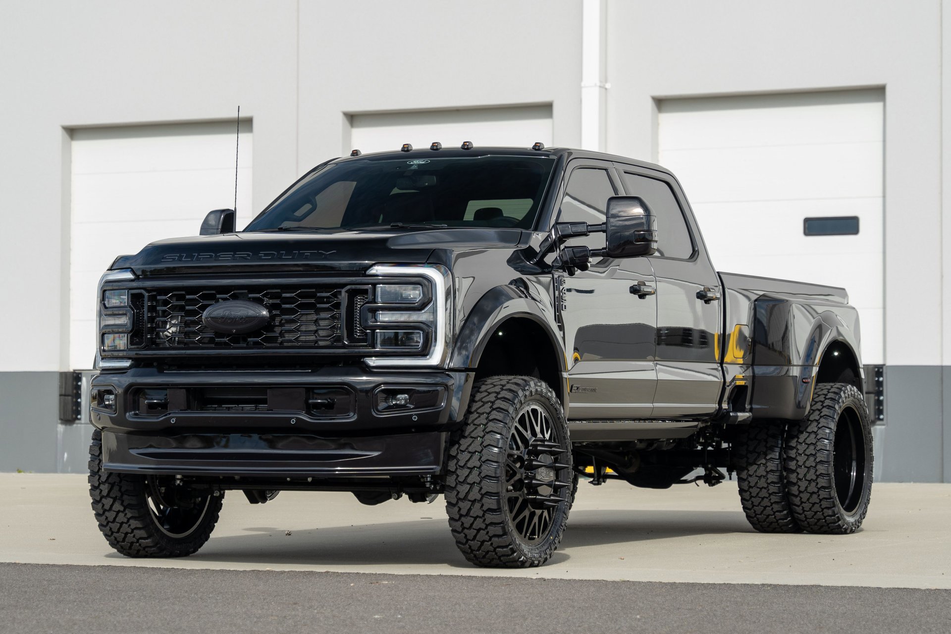 Used 2025 Ford F450 Platinum image 2