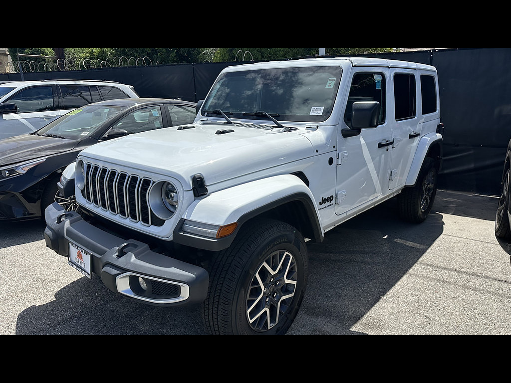 Used 2025 Jeep Wrangler Unlimited Sahara AWD/4WD image 2
