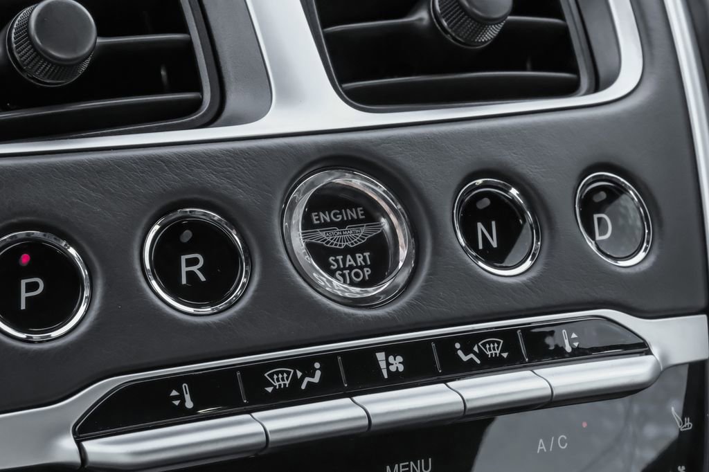 Used 2020 Aston Martin DB11 Coupe image 18