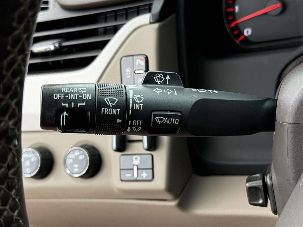 Used 2016 GMC Yukon SLT w/ Open Road Package image 12