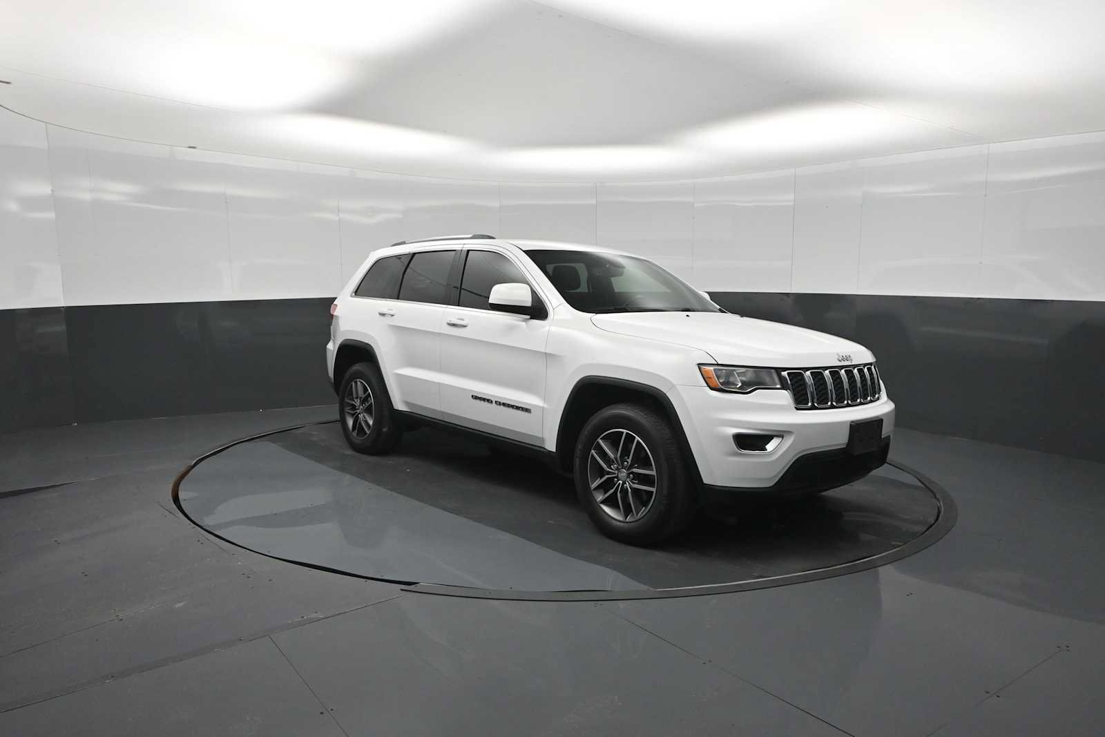 Used 2018 Jeep Grand Cherokee Laredo AWD/4WD image 56