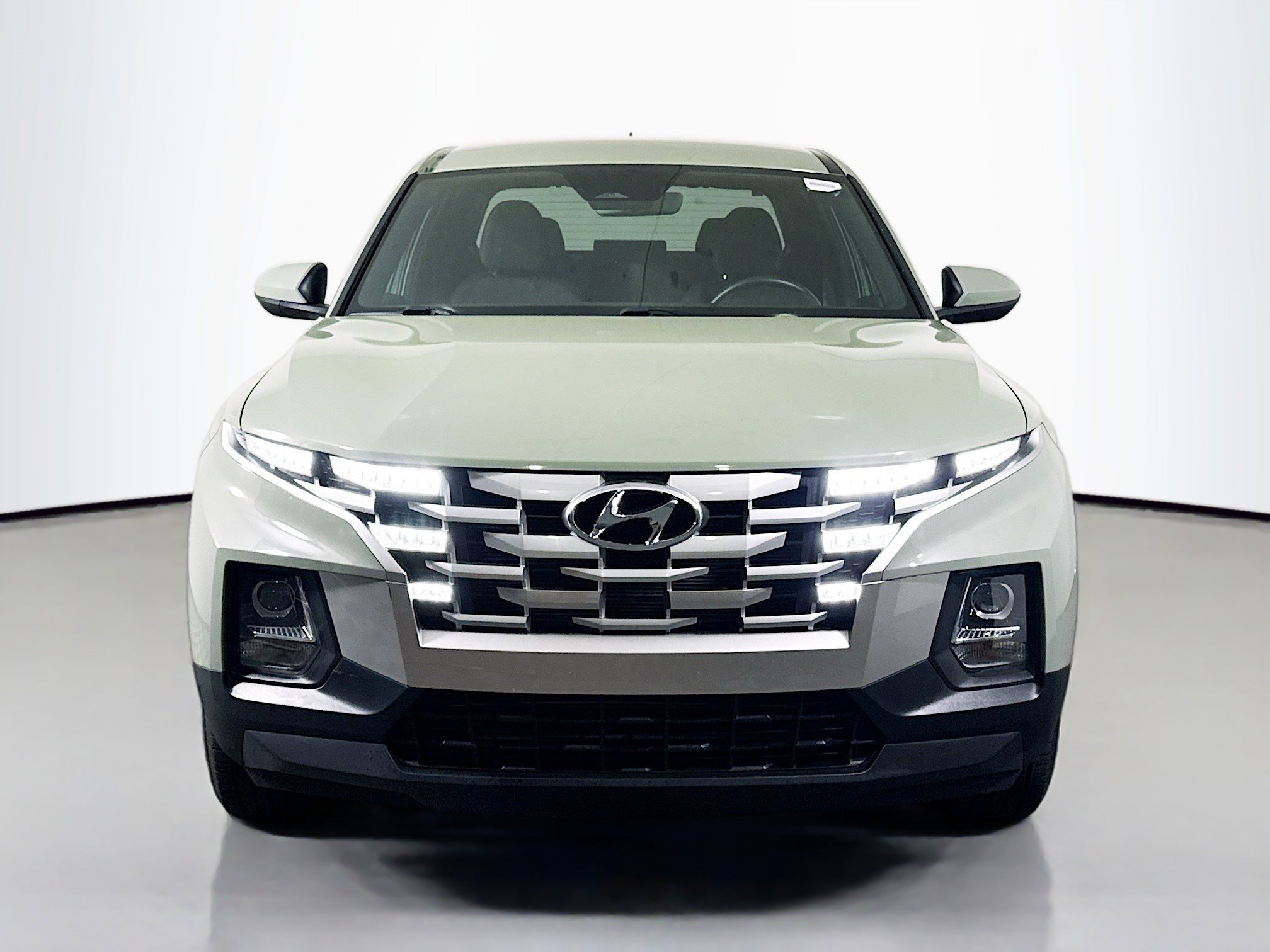 Used 2023 Hyundai Santa Cruz SE image 2