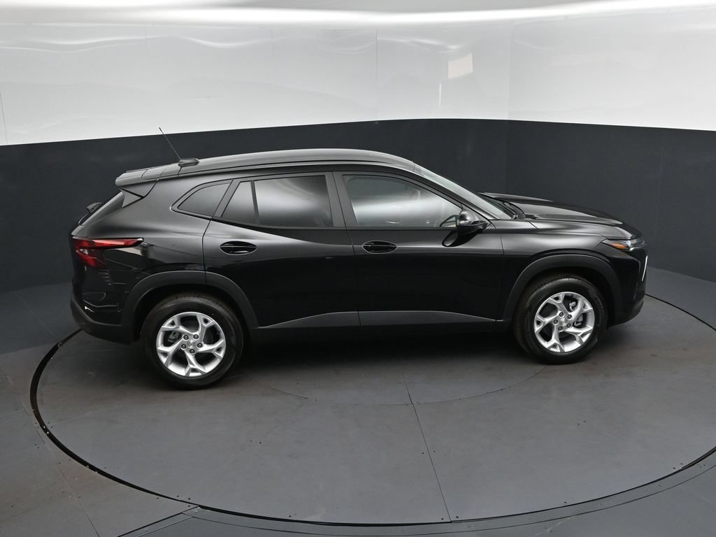 New 2026 Chevrolet Trax LS w/ LS Convenience Package FWD image 35