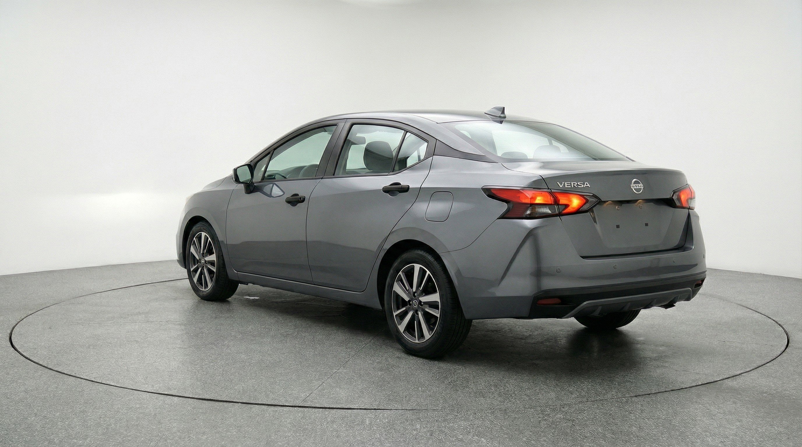 Used 2025 Nissan Versa SV image 6