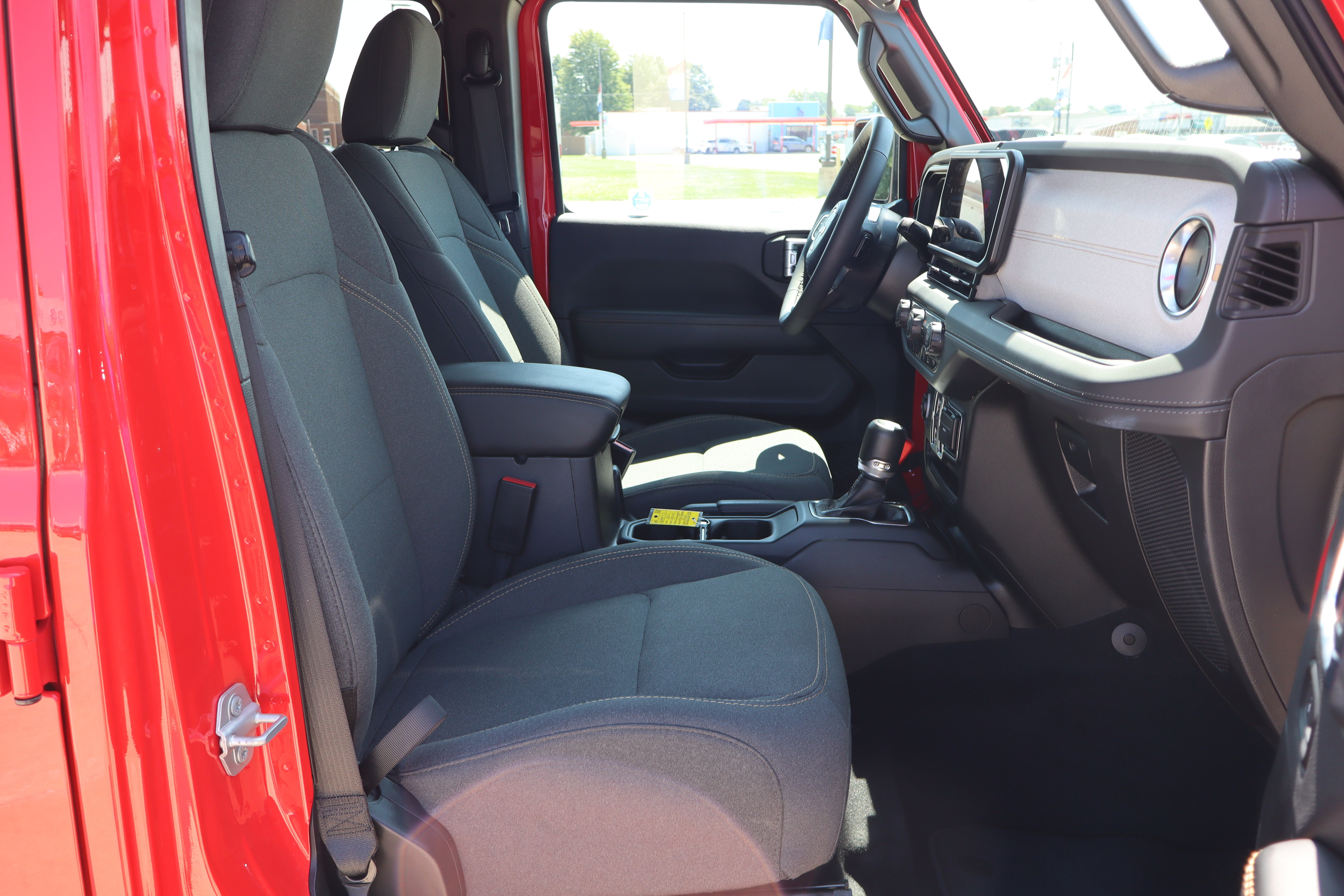 Used 2025 Jeep Wrangler Unlimited Sahara w/ Safety Group AWD/4WD image 12