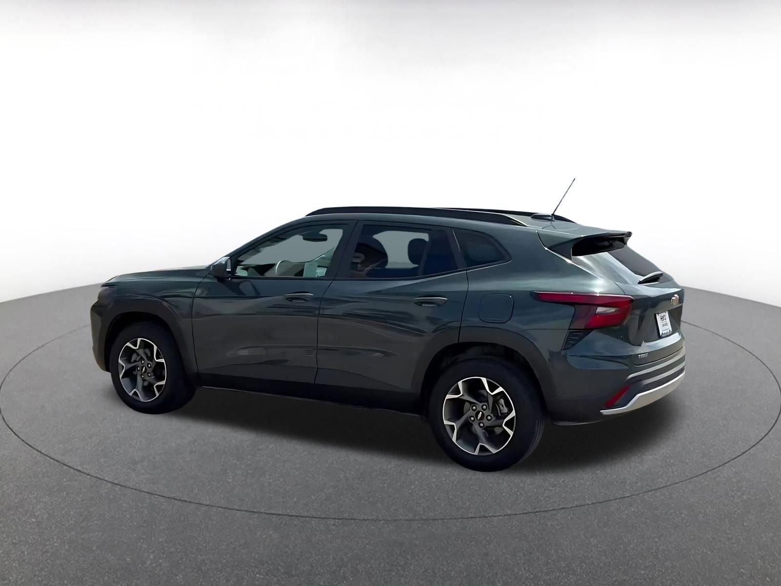 Used 2025 Chevrolet Trax LT image 10