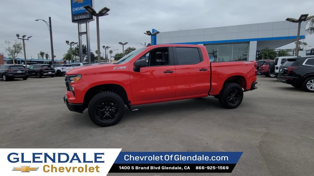 Certified 2025 Chevrolet Silverado 1500 Custom Trail Boss w/ LPO, Dark Essentials Package AWD/4WD image 4
