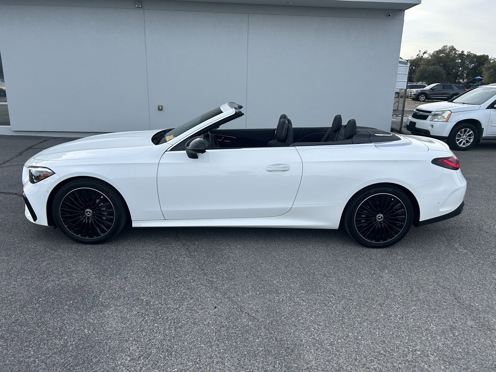 Used 2024 Mercedes-Benz CLE 300 4MATIC Cabriolet image 5