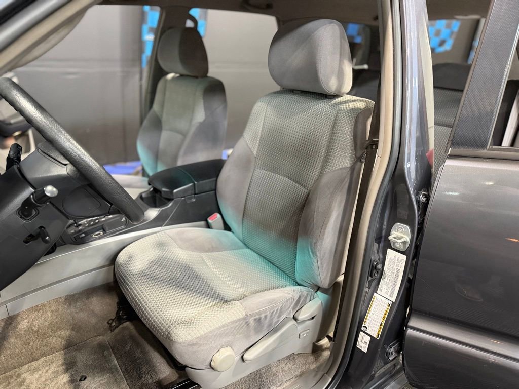 Used 2005 Toyota 4Runner SR5 AWD/4WD image 16