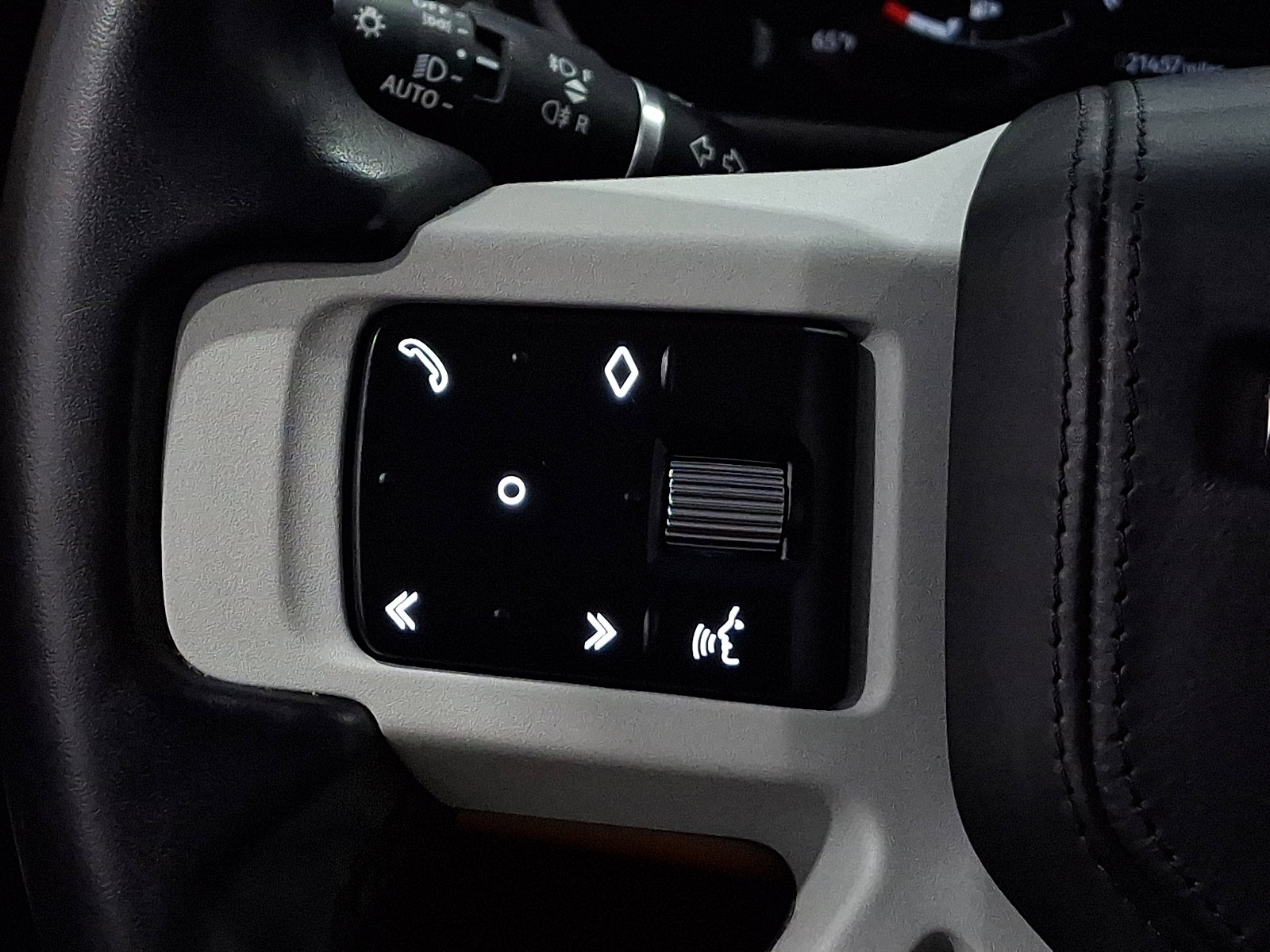 Certified 2023 Land Rover Defender 130 First Edition image 22