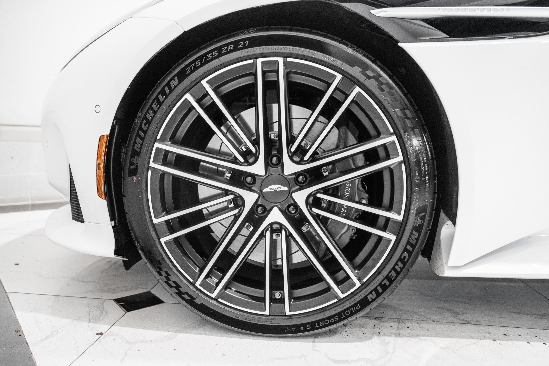 Used 2024 Aston Martin DB12 Coupe RWD image 4