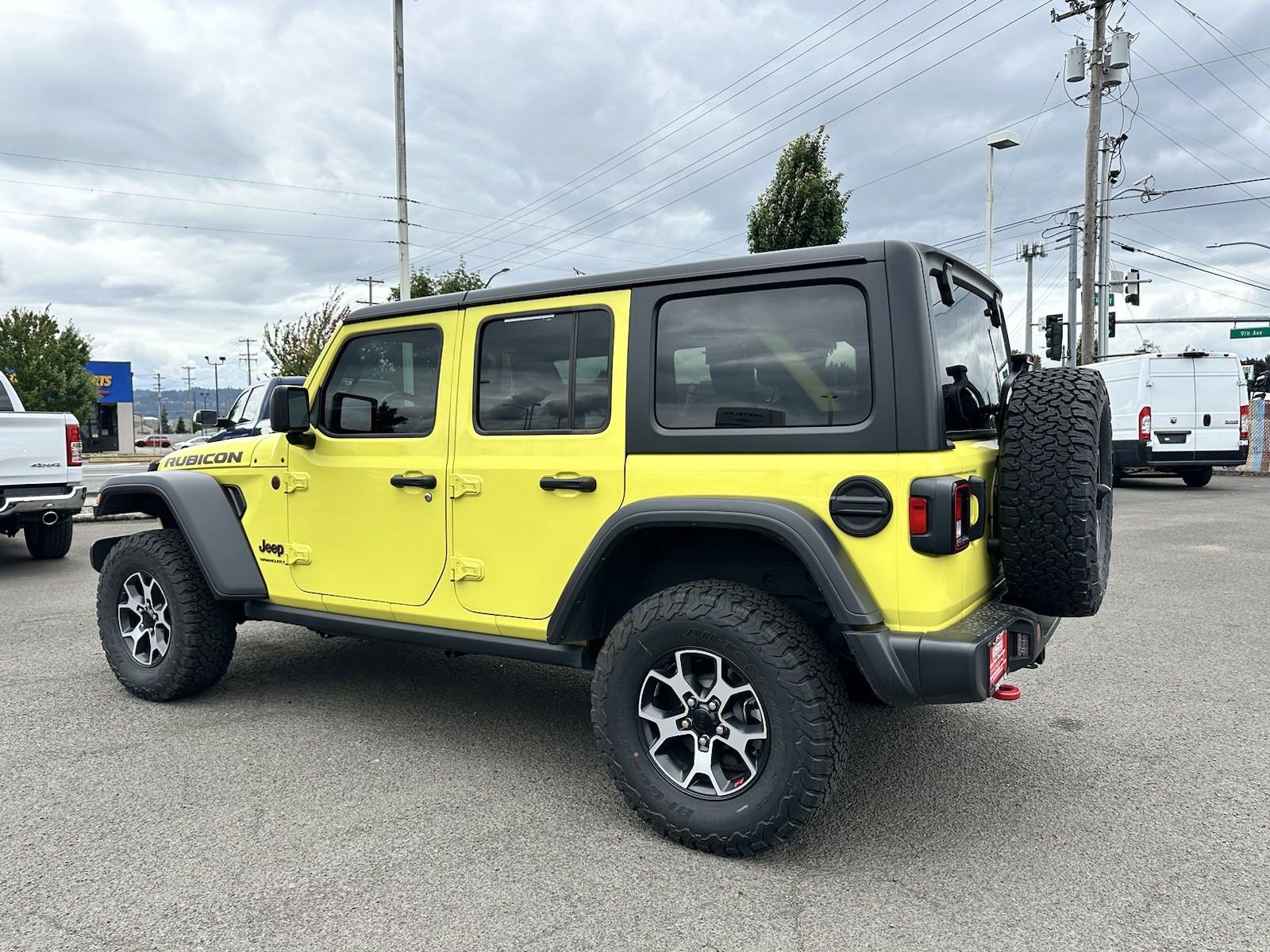 Used 2023 Jeep Wrangler Unlimited Rubicon w/ Cold Weather Group AWD/4WD image 3