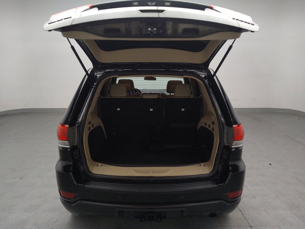 Used 2019 Jeep Grand Cherokee Laredo AWD/4WD image 29