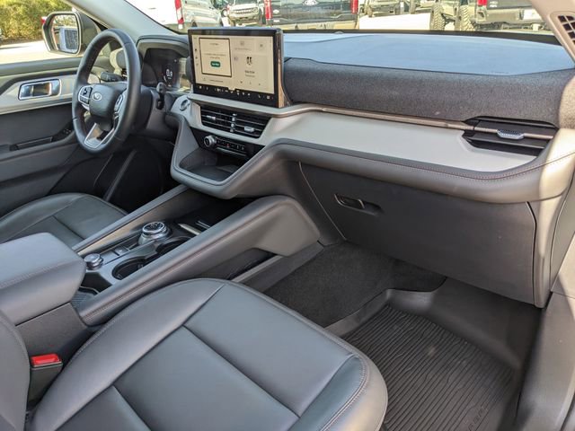 Used 2025 Ford Explorer Active w/ Active Comfort Package AWD/4WD image 14