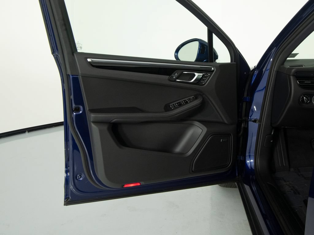 New 2026 Porsche Macan AWD/4WD image 18