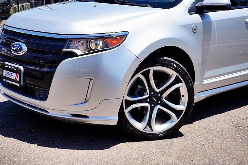 Used 2011 Ford Edge Sport w/ Driver Entry Pkg FWD image 3