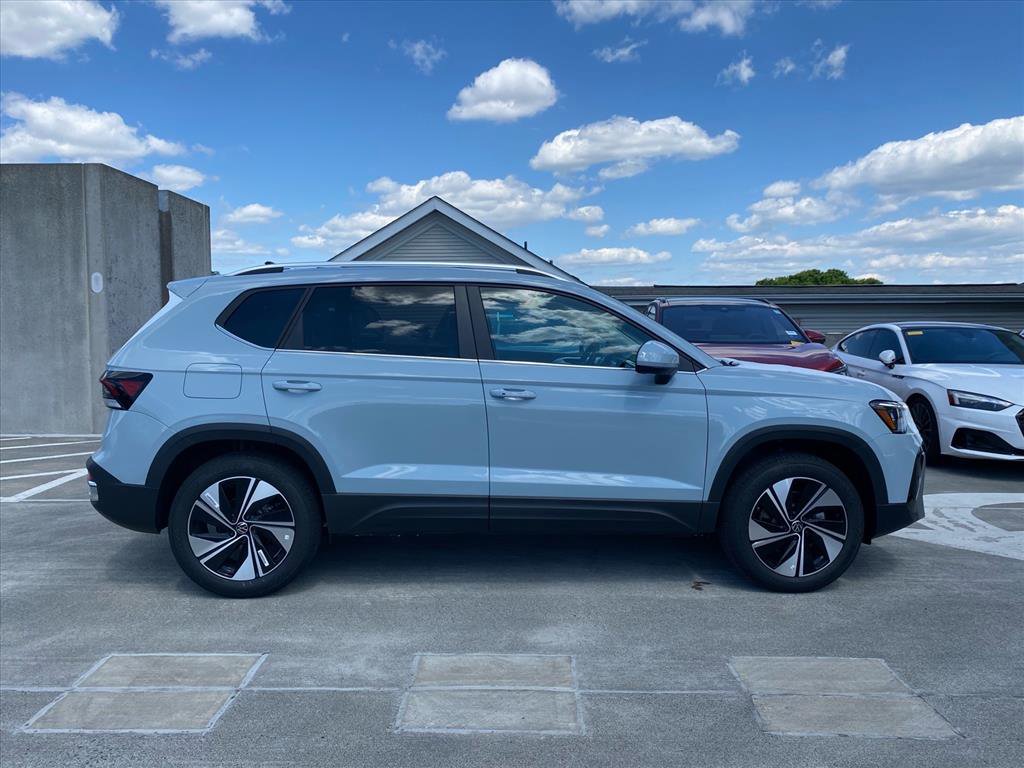 New 2026 Volkswagen Taos SE AWD/4WD image 2