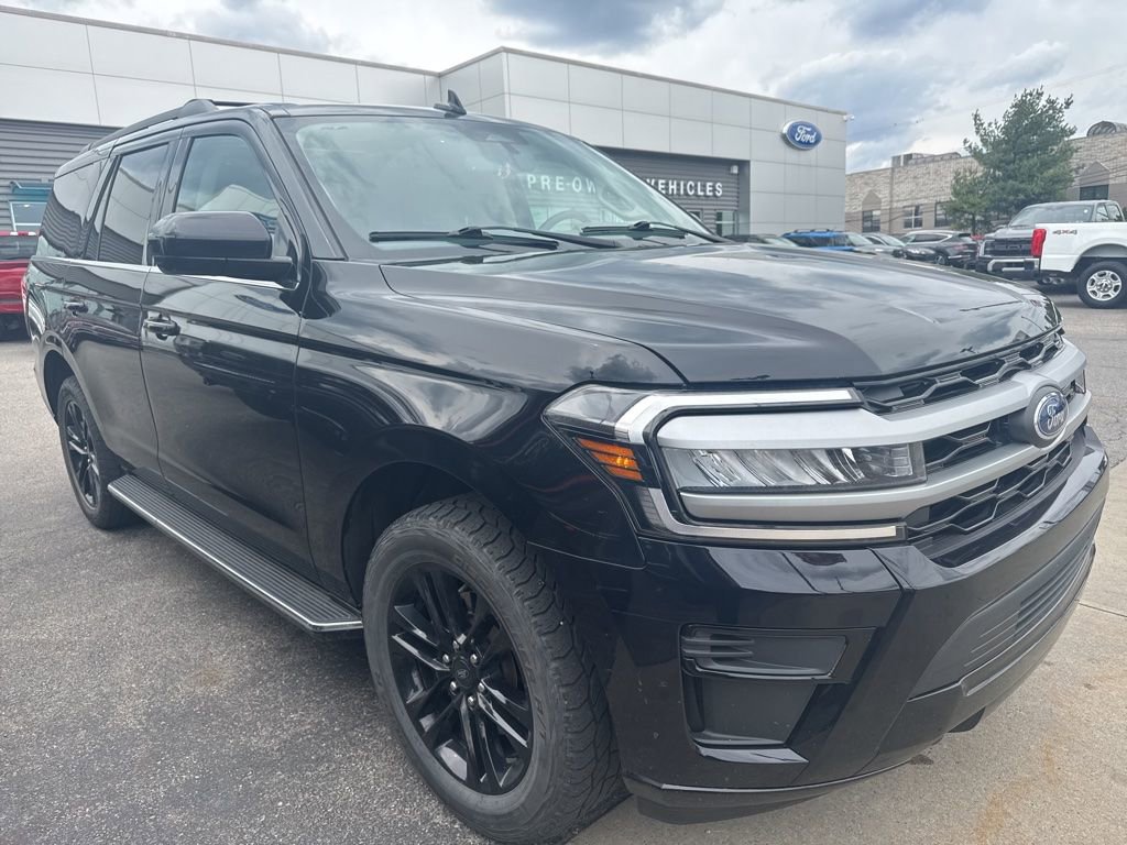 Used 2023 Ford Expedition XLT AWD/4WD image 4