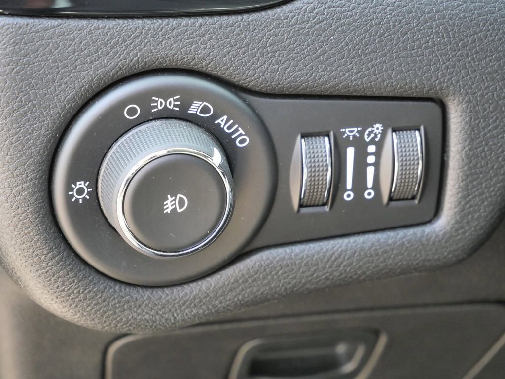 Used 2019 Jeep Cherokee Latitude Plus image 35