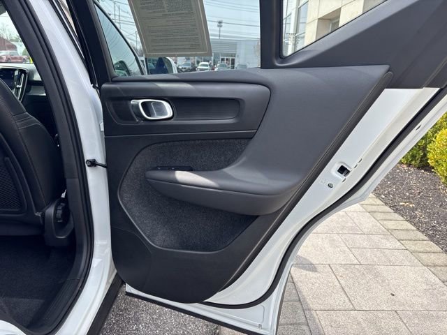 Used 2025 Volvo XC40 B5 Core image 13
