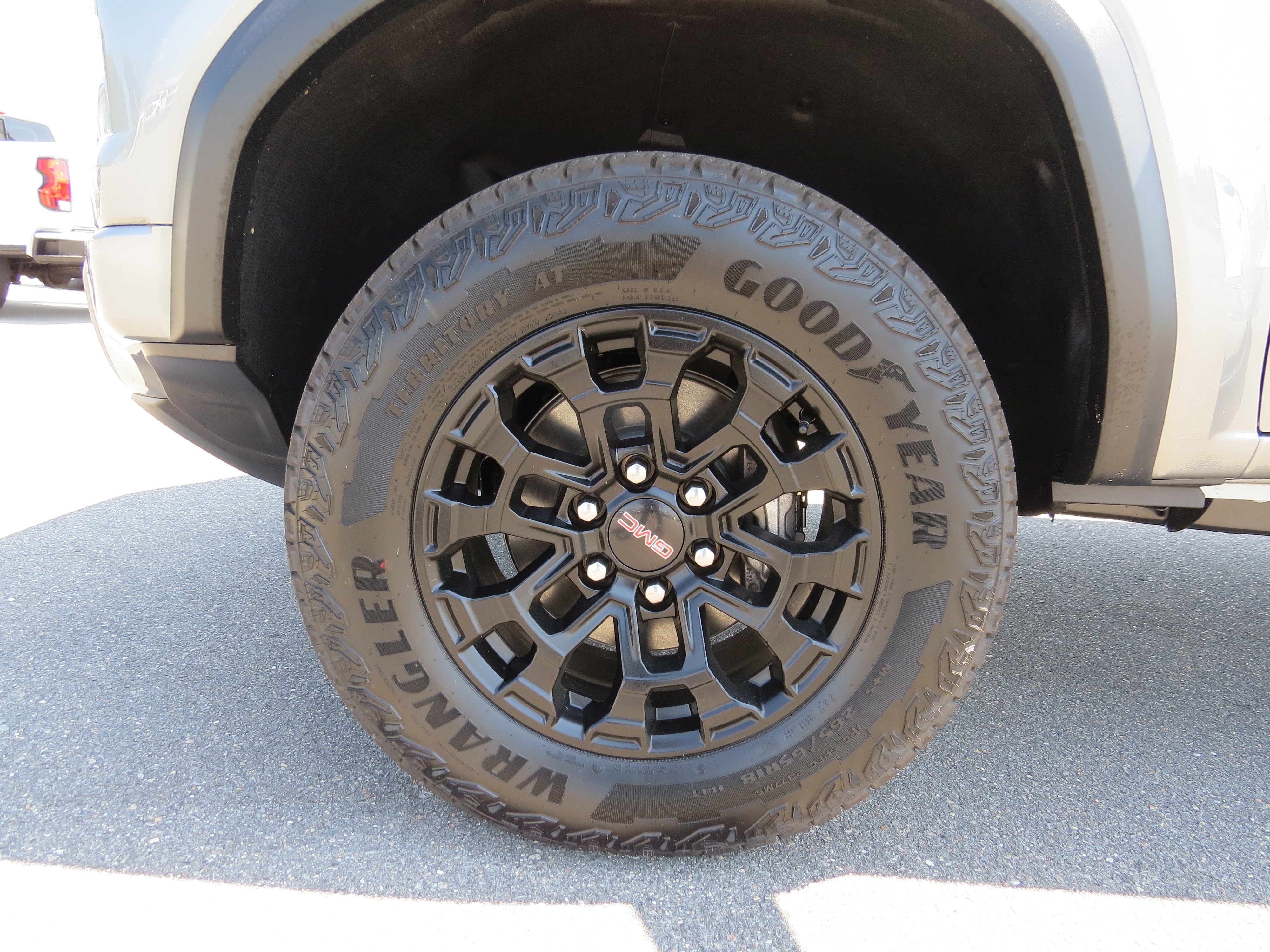 New 2026 GMC Canyon Elevation w/ Convenience Package image 14