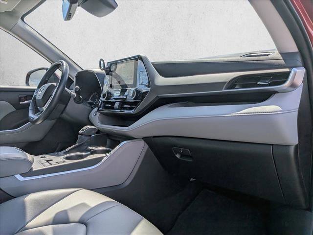 Used 2023 Toyota Highlander XLE image 22