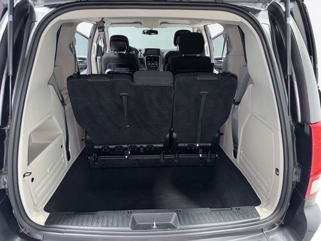 Used 2018 Dodge Grand Caravan SE w/ UConnect Hands-Free Group image 25