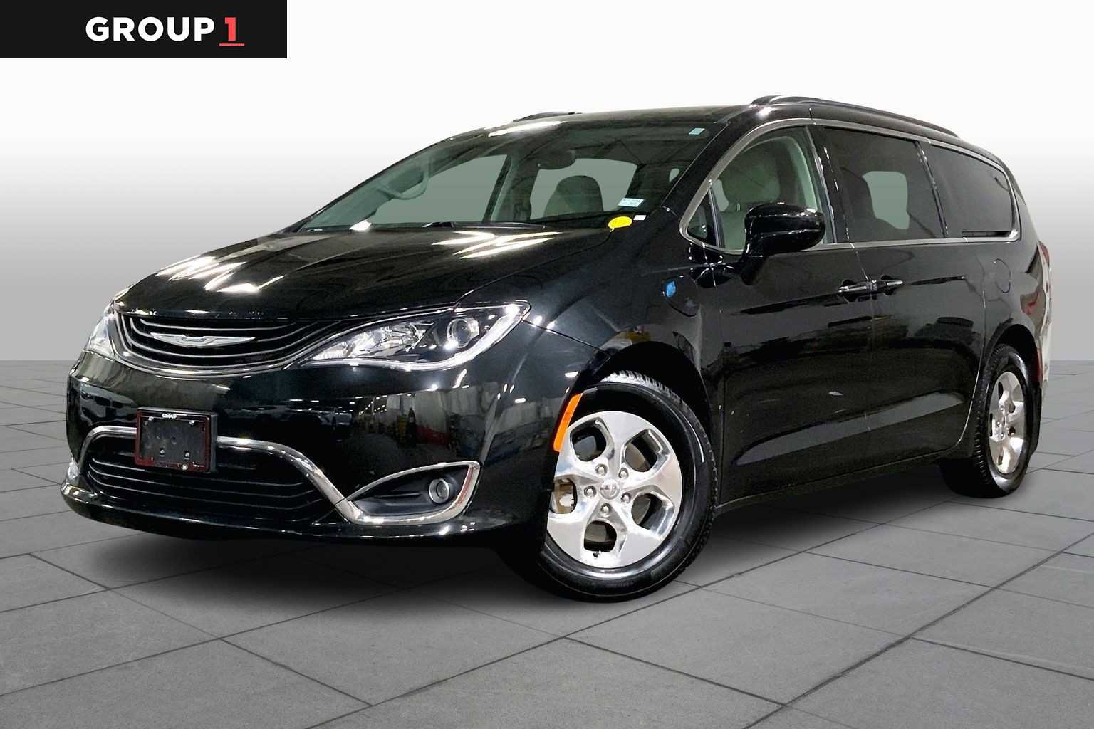 Used 2019 Chrysler Pacifica Touring Plus w/ Cold Weather Group image 1