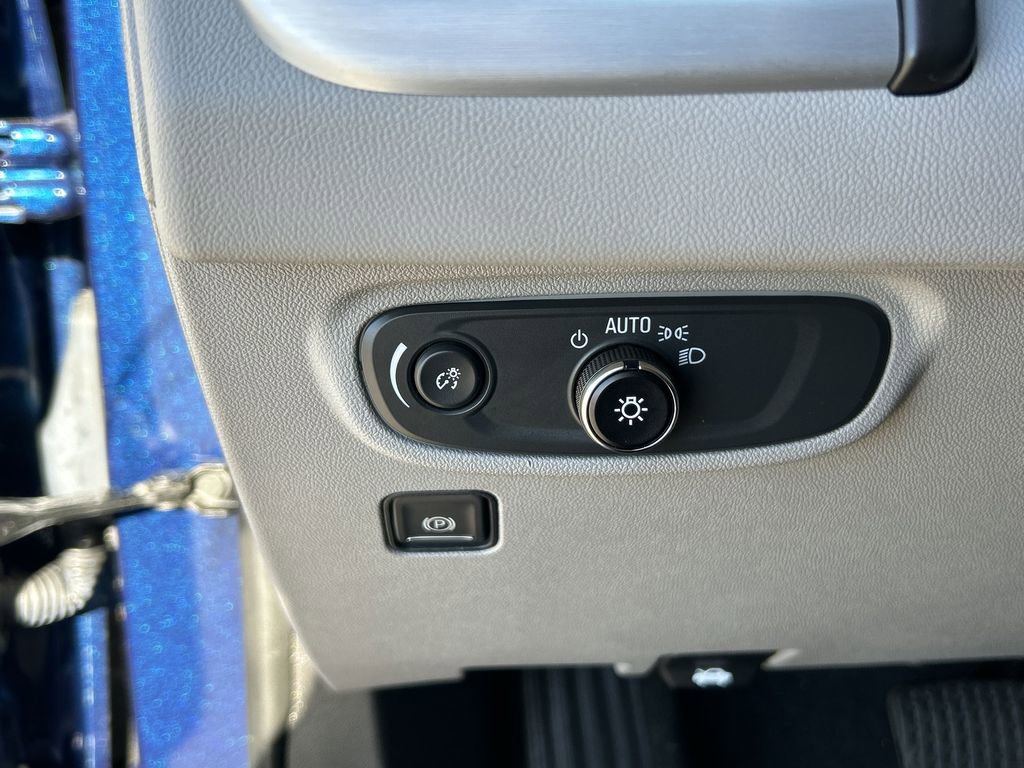 Used 2023 GMC Terrain SLE image 18