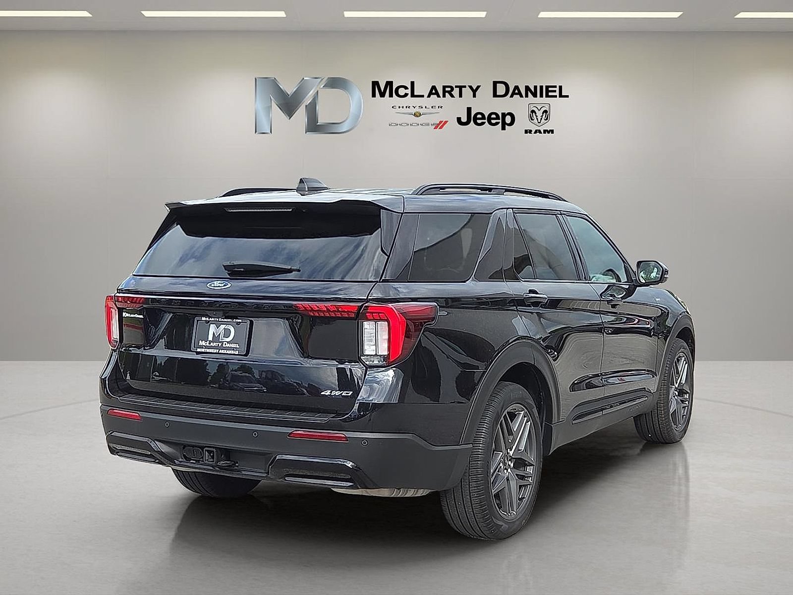 Used 2025 Ford Explorer ST-Line w/ ST-Line Street Pack AWD/4WD image 5