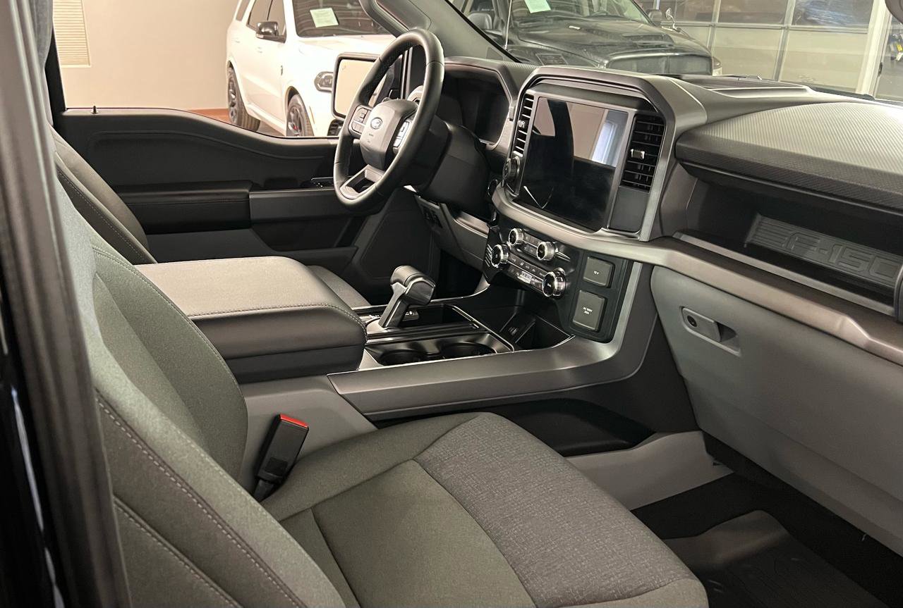 Used 2025 Ford F150 Lightning XLT image 33