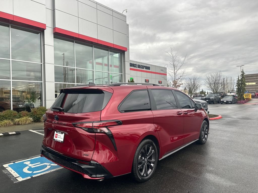 Used 2025 Toyota Sienna XSE w/ XSE Premium Package image 3