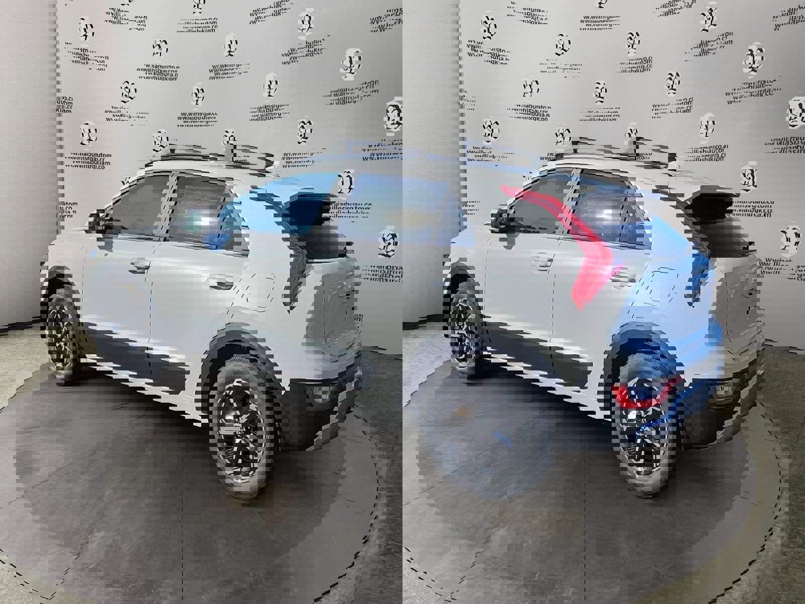 Used 2026 Kia Niro LX image 3