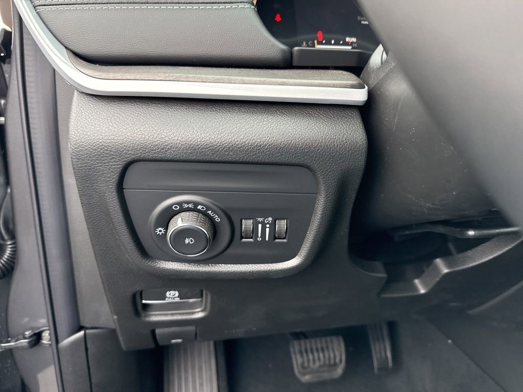 New 2026 Jeep Grand Cherokee Limited AWD/4WD image 17
