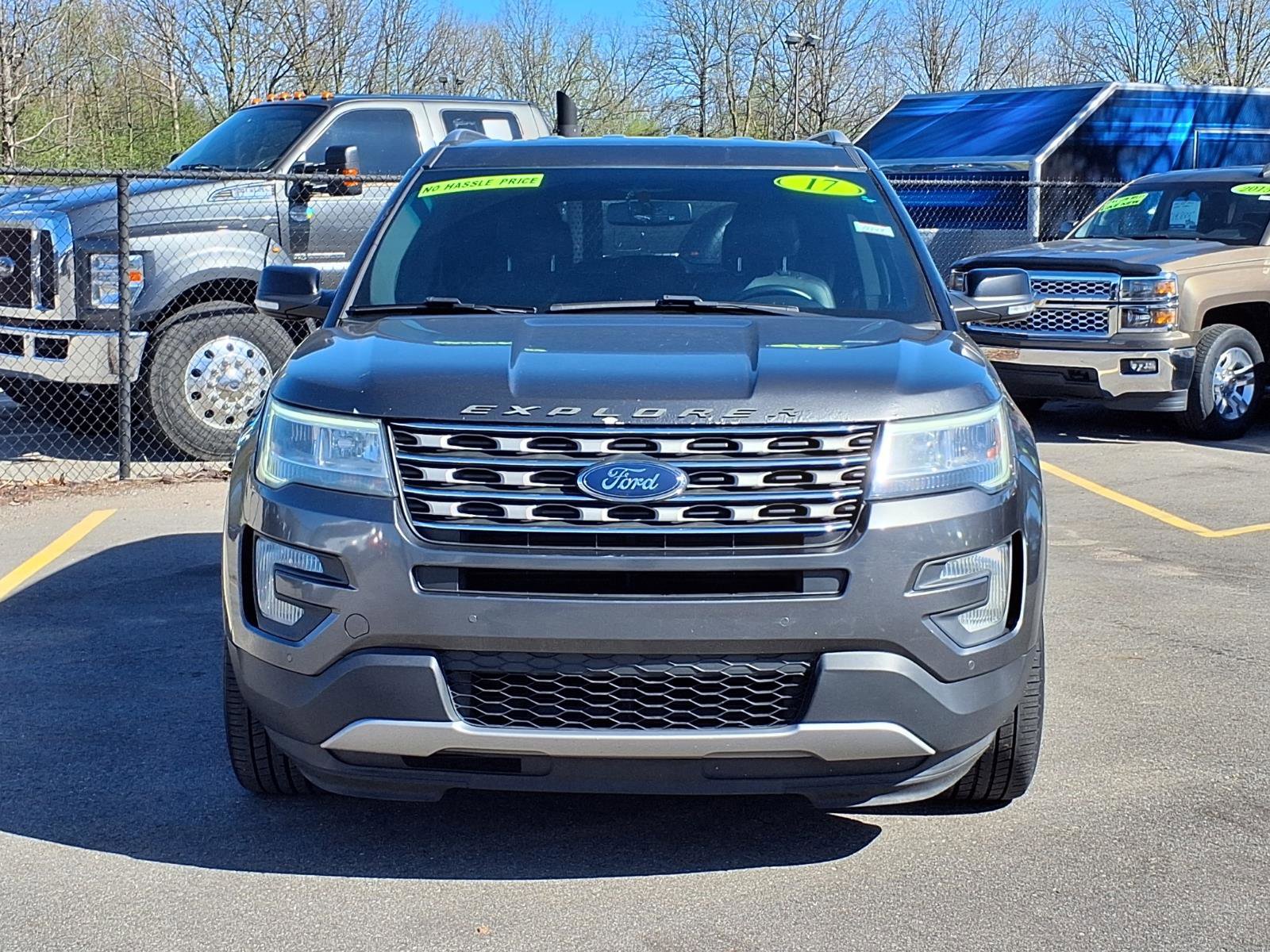 Used 2017 Ford Explorer XLT w/ Equipment Group 202A AWD/4WD image 26