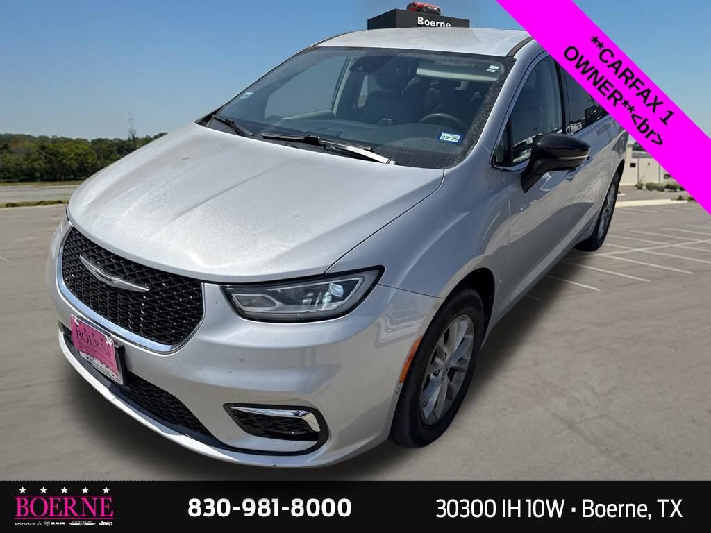 Used 2024 Chrysler Pacifica Touring-L AWD/4WD image 4