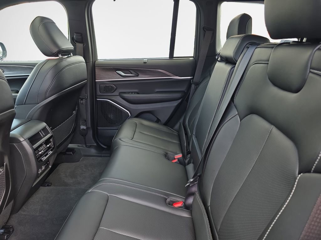 New 2025 Jeep Grand Cherokee Limited w/ Luxury Tech Group II AWD/4WD image 24