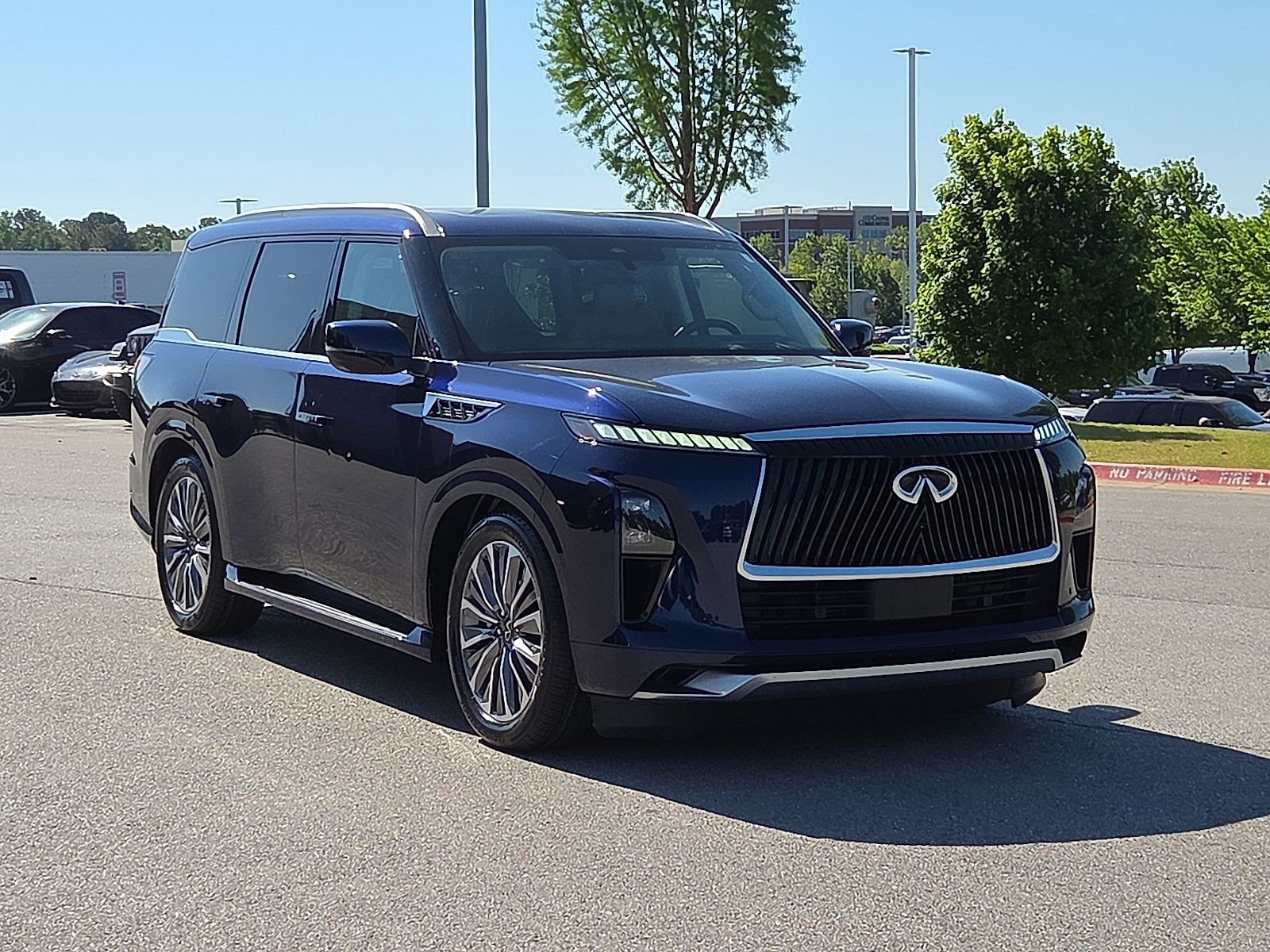Used 2025 INFINITI QX80 Sensory AWD/4WD image 1