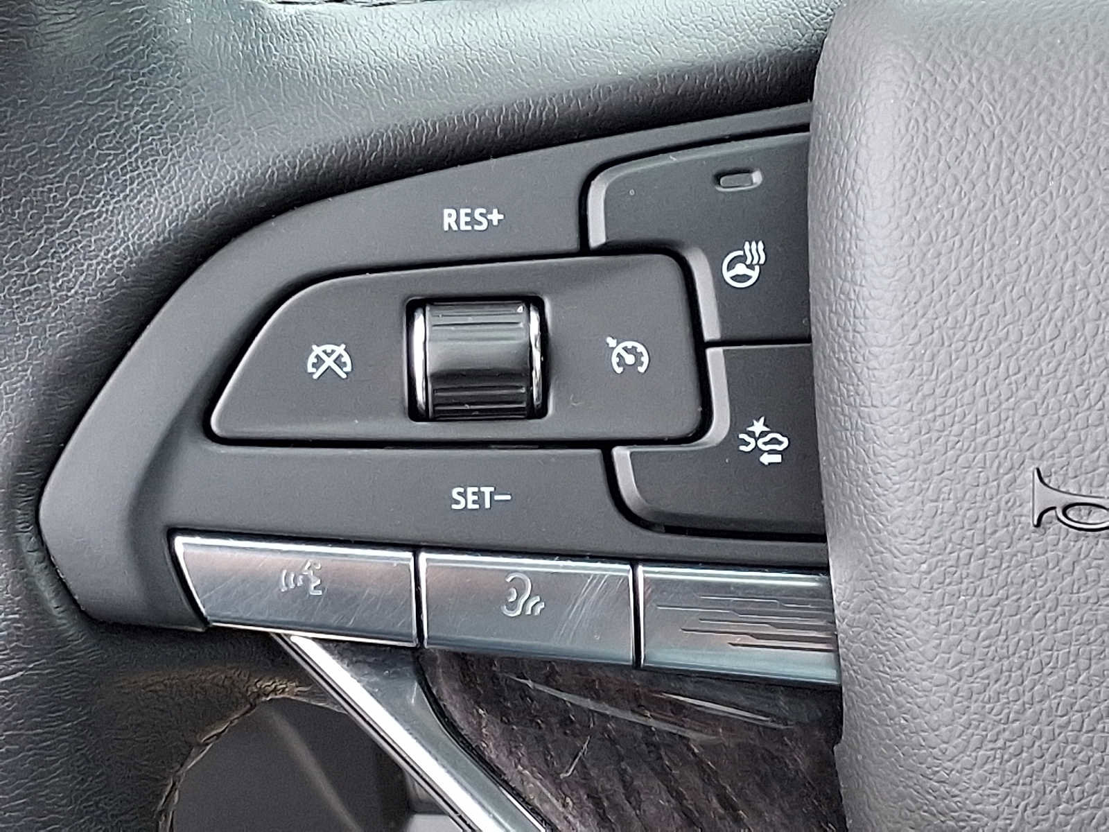 Used 2022 Cadillac Escalade Premium Luxury AWD/4WD image 24