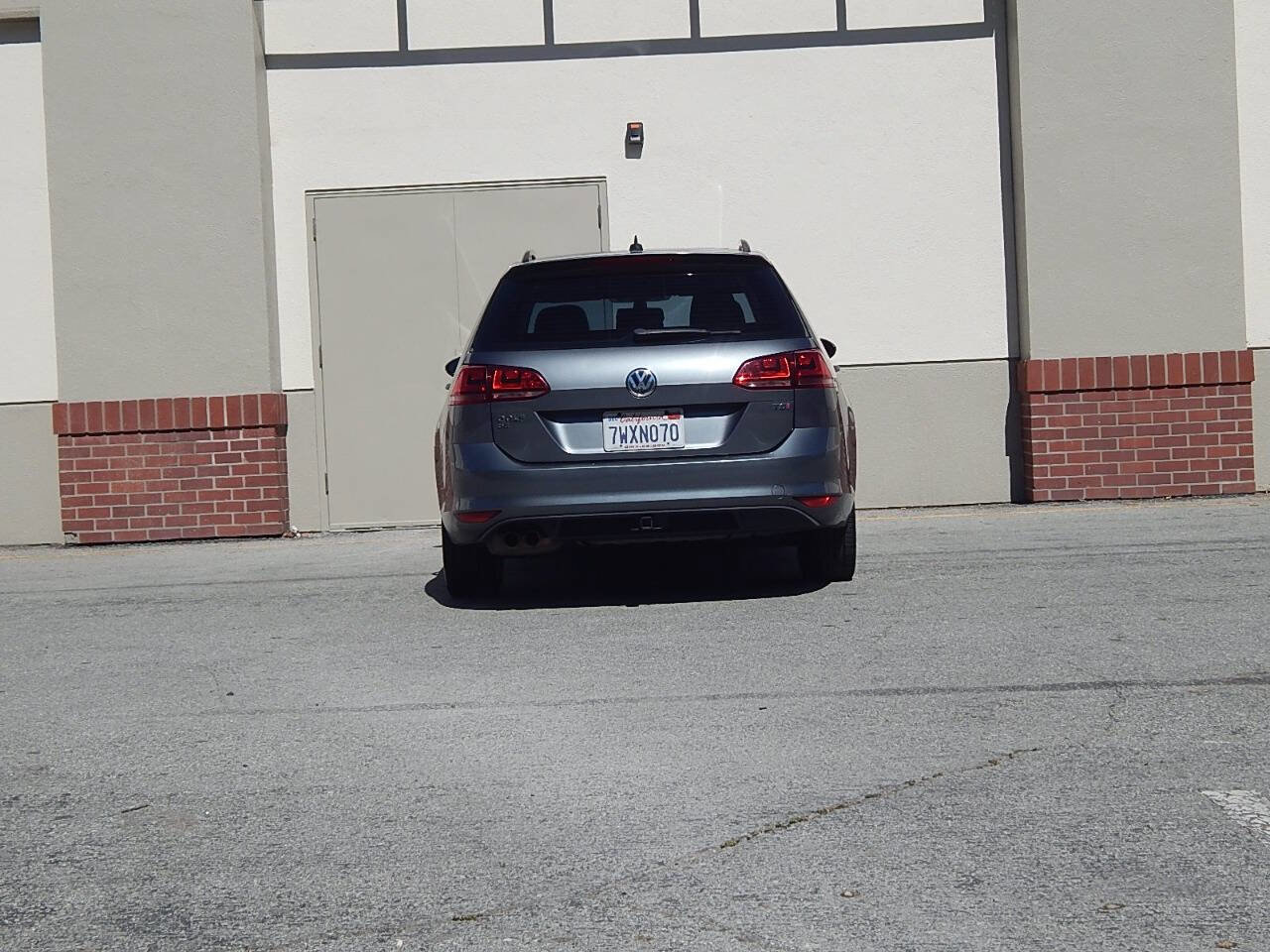 Used 2017 Volkswagen Golf SE FWD image 4