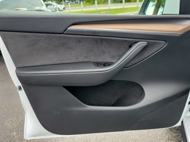 Used 2025 Tesla Model Y Long Range RWD image 19