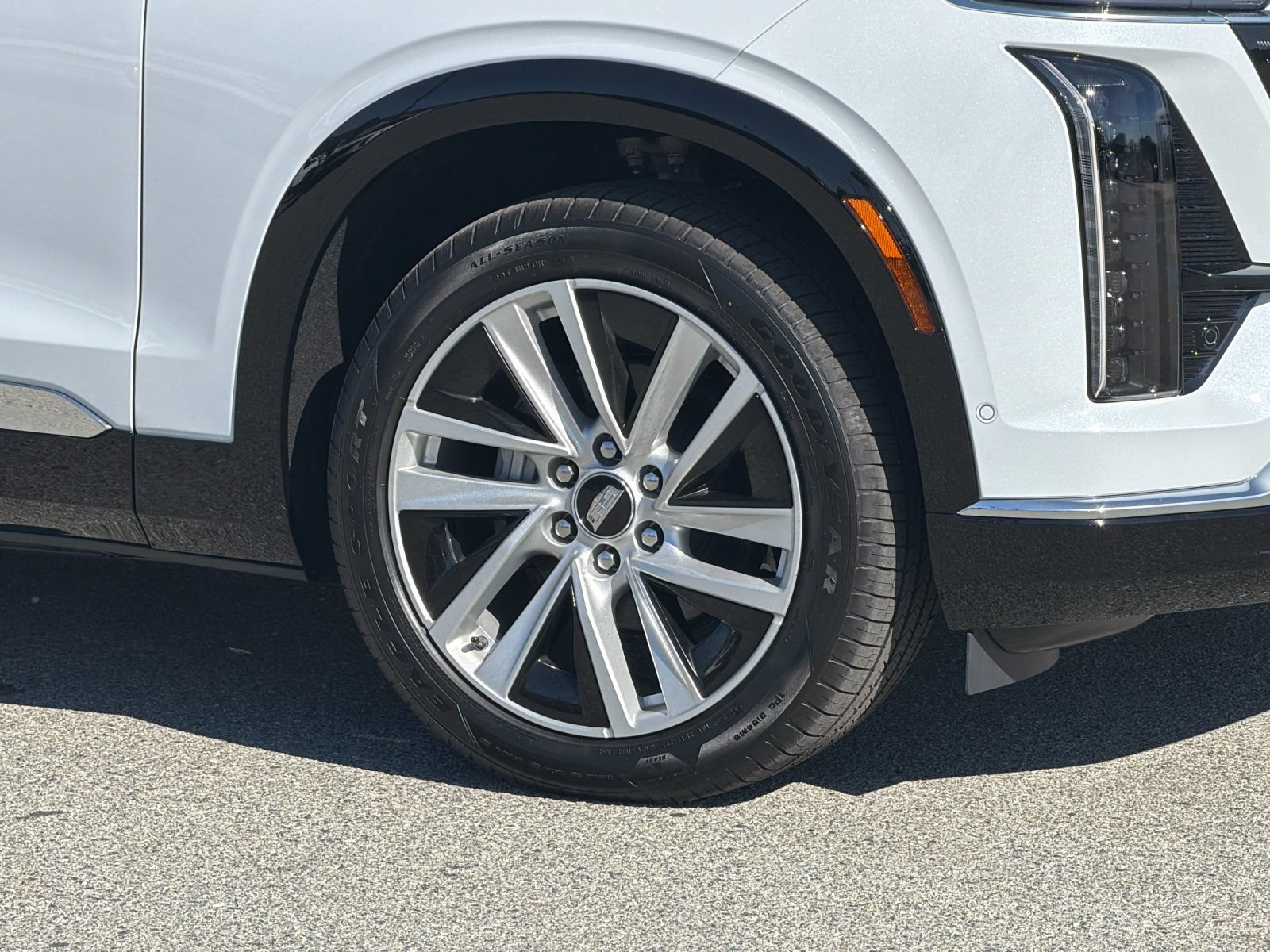 New 2027 Cadillac Vistiq Luxury AWD/4WD image 25