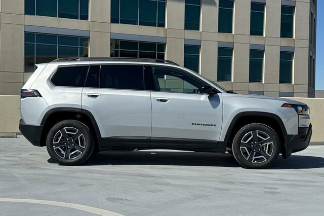 New 2026 Jeep Cherokee Laredo AWD/4WD image 3